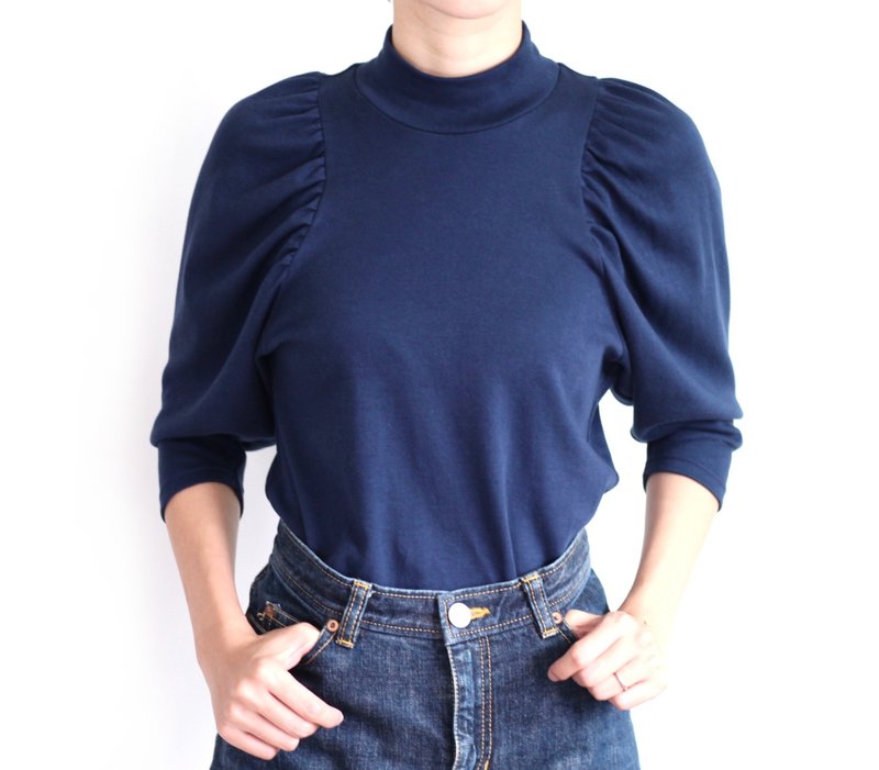 形にこだわった 大人のハイネックギャザー袖Tシャツ【サイズ・色展開有り】 - 女 T 恤 - 棉．麻 黑色