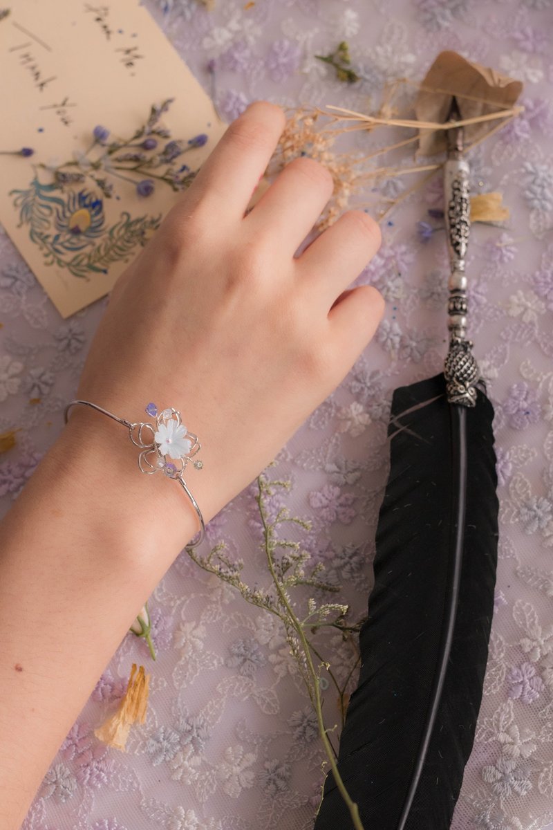 Rainshower LOCK-ME-UP Silver-plated Bangle - สร้อยข้อมือ - ดินเหนียว สีน้ำเงิน