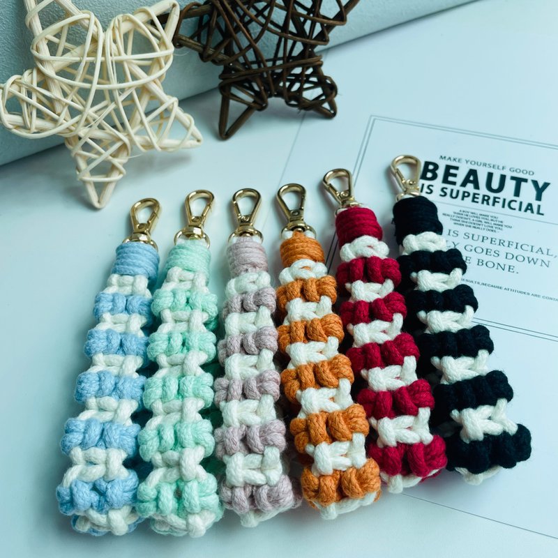 Hand-woven keychain pendant Keychain wedding gift/customized - อื่นๆ - ผ้าฝ้าย/ผ้าลินิน หลากหลายสี