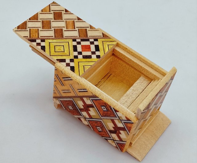 １８回仕掛け豆秘密箱1.5寸 伝統小寄木 パズル箱 箱根寄木細工
