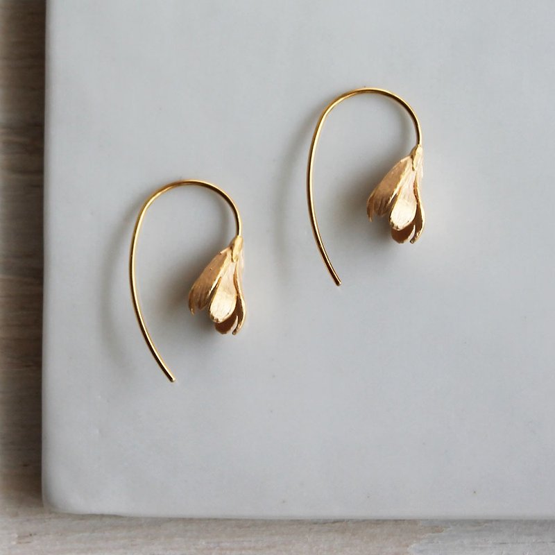 含苞待放的花蕾耳針耳環 - 耳環/耳夾 - 其他金屬 金色