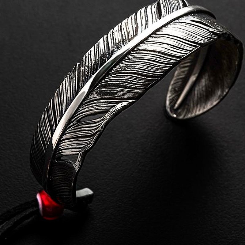 Silver colored glaze feather bracelet Solo Feather Bracelet - สร้อยข้อมือ - โลหะ 