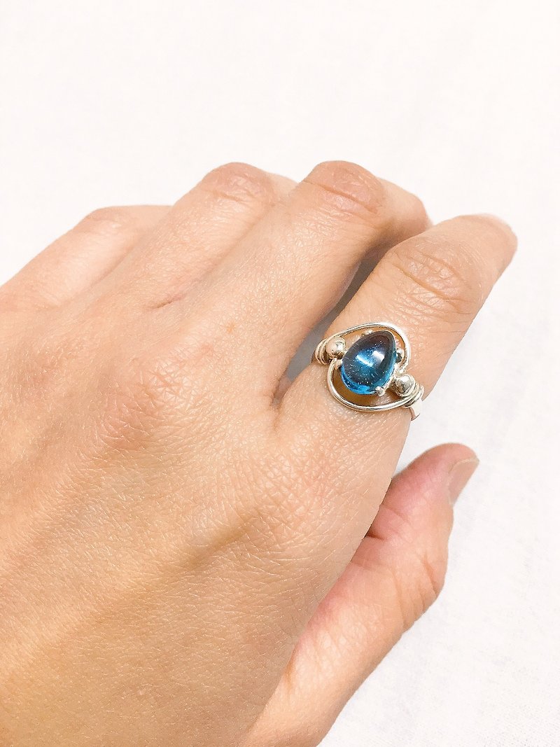 Topaz finger ring Handmade in Nepal 92.5% Silver - แหวนทั่วไป - เครื่องเพชรพลอย 