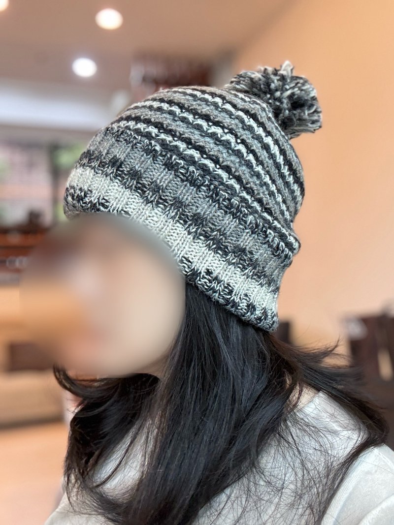 /上質品/子供・大人向け 北欧織り柄 グレー黒 折り返し クシュクシュ帽 ポンポン 極細純ウール帽子 全裏地付き防風 - 帽子 - ウール グレー