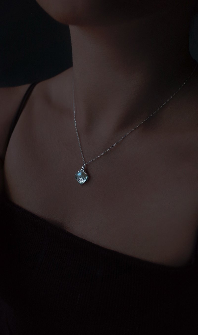 Pearl Calla Lily/925 Silver/Necklace - สร้อยคอ - เงิน สีเงิน