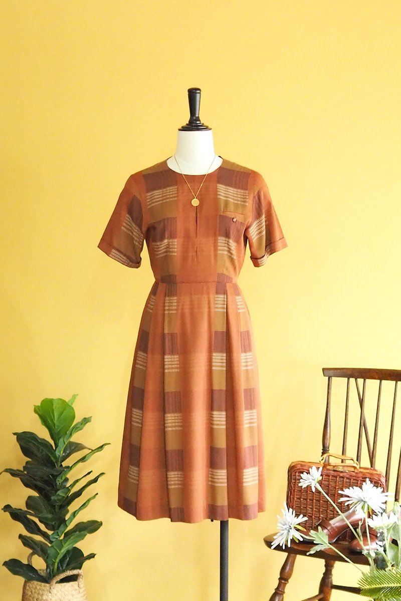 เส้นใยสังเคราะห์ ชุดเดรส สีนำ้ตาล - Vintage dress | Size S | Brown smooth woven fabric very cute