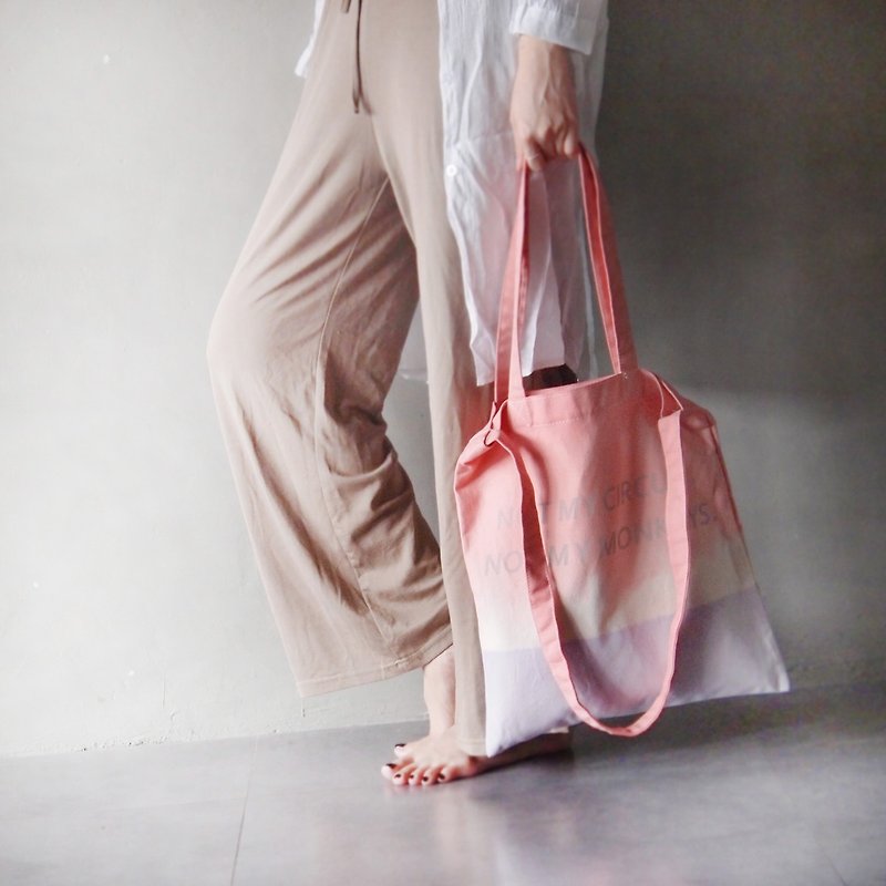 CIRCUS MONKEY pink x light purple cotton canvas hand-dyed tote bag double back - กระเป๋าแมสเซนเจอร์ - ผ้าฝ้าย/ผ้าลินิน สึชมพู