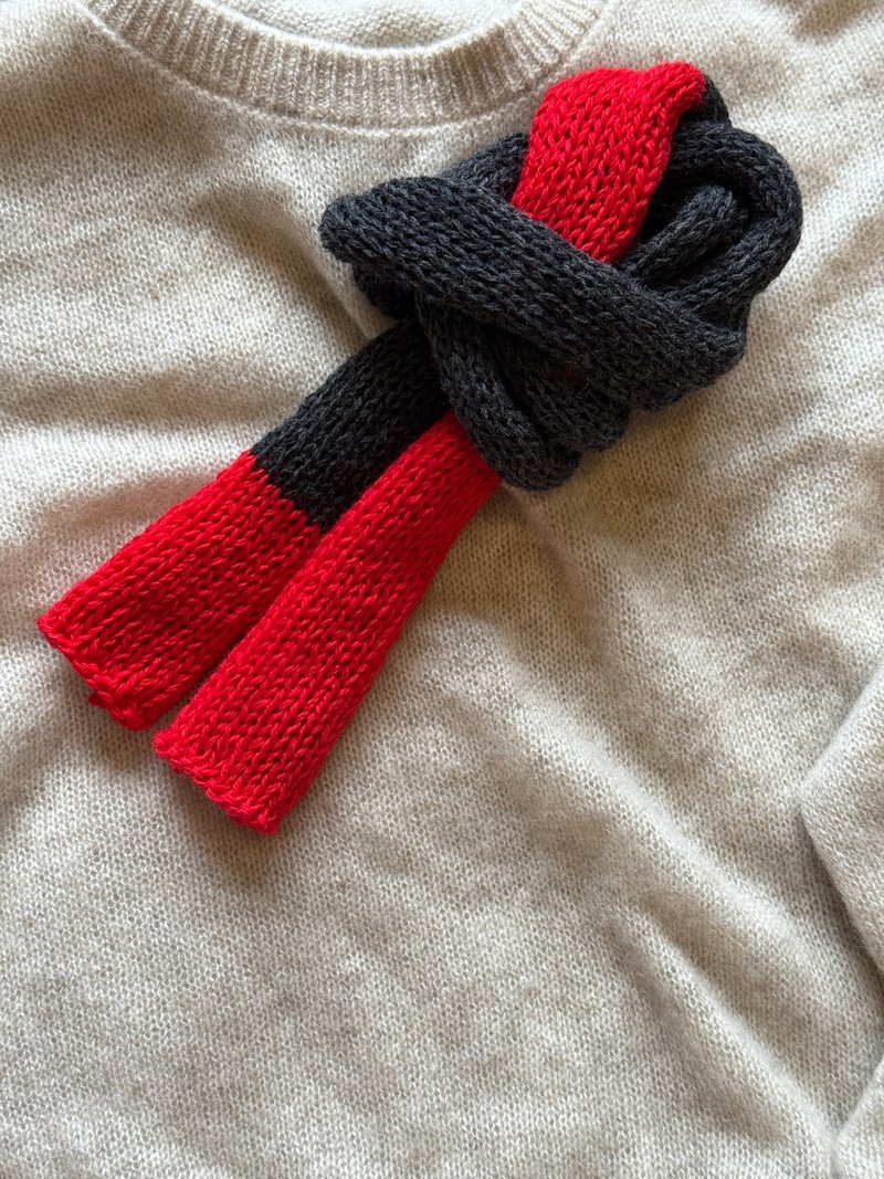 Pear niche design double-strand cashmere thread hand-woven sausage scarf in contrasting colors - ผ้าพันคอถัก - วัสดุอื่นๆ 