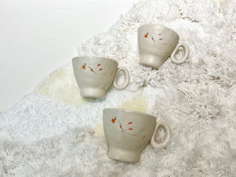 Feifei Shaking Rabbit Small Teacup - Mugs - Porcelain White
