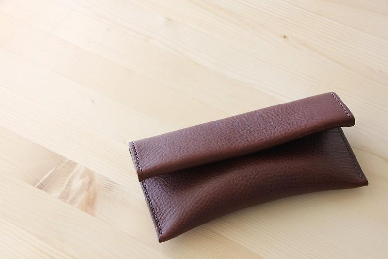 クラッチバッグのような形のペンケース　チョコ／Italian leather pen case #choco - ペンケース・筆箱 - 革 ブラウン