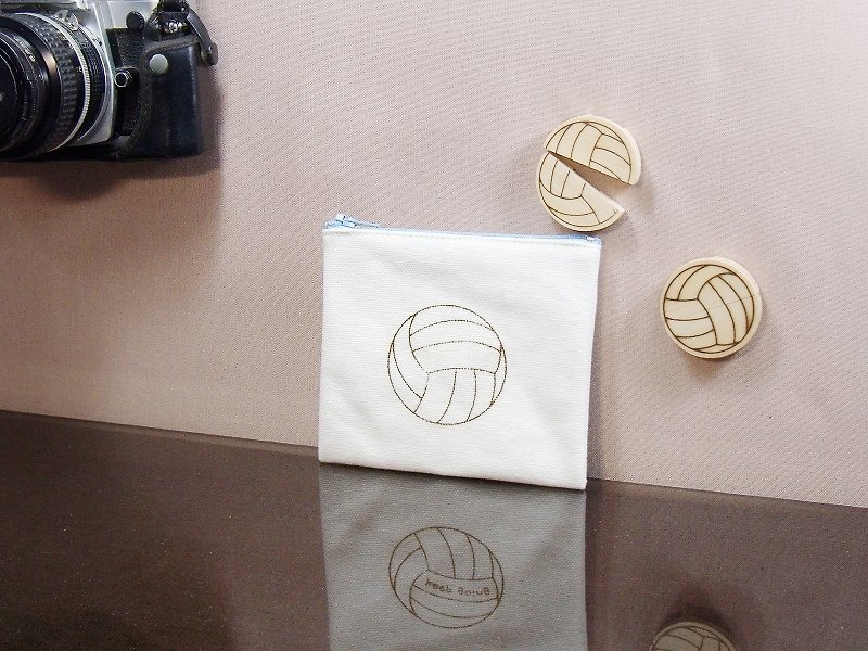 Volleyball canvas coin purse branded solid wood earphone collection clip free engraved name blessings - กระเป๋าใส่เหรียญ - ผ้าฝ้าย/ผ้าลินิน ขาว