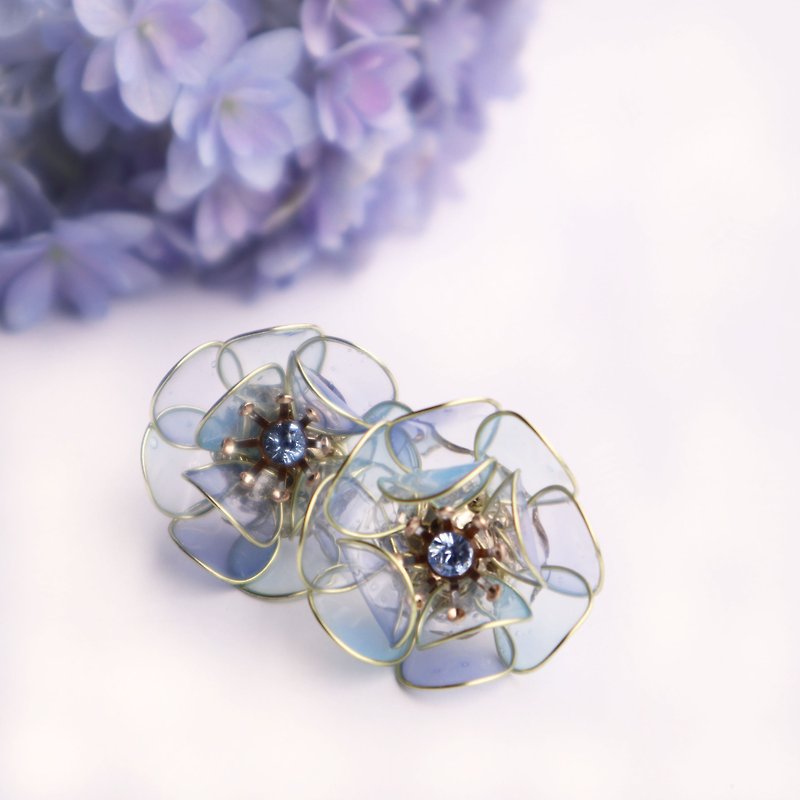 儚い花耳飾り　青と紫のグラデーション - 耳環/耳夾 - 其他材質 藍色