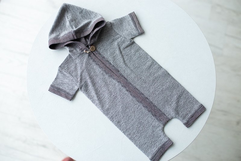 Grey bodysuit for newborn boys: the perfect outfit for a little boy - Baby Accessories - Other Metals Gray