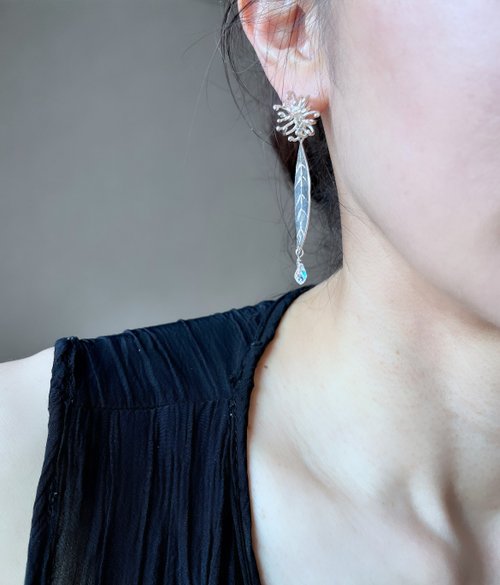 ボタニカルリーフピアス シルバー925 スワロフスキーピアス