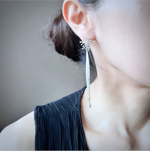 ATELIER　スワロフスキー　ボタニカル　イエロー　ピアス ATELIER スワロフスキー ボタニカル イエロー ピアス - メルカリ