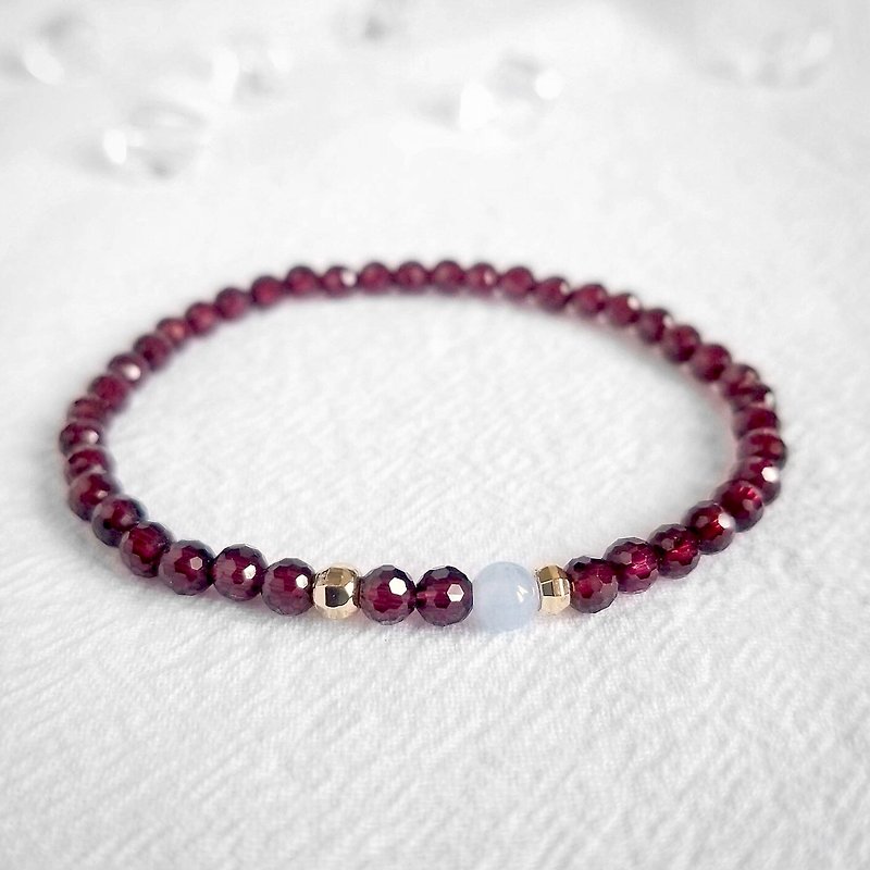 Garnet Bracelet || Blue Lace Agate || 14K Gold Filled Bead || January Birthstone - Bracelets - Crystal Red