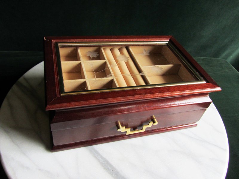 [OLD-TIME] Early second-hand Taiwan-made carved glass jewelry box - Storage - Other Materials Multicolor