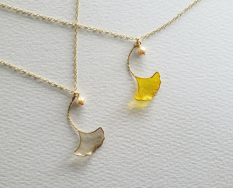 ginkgo leaf simple necklace yellow or gold - สร้อยคอ - เรซิน สีเหลือง