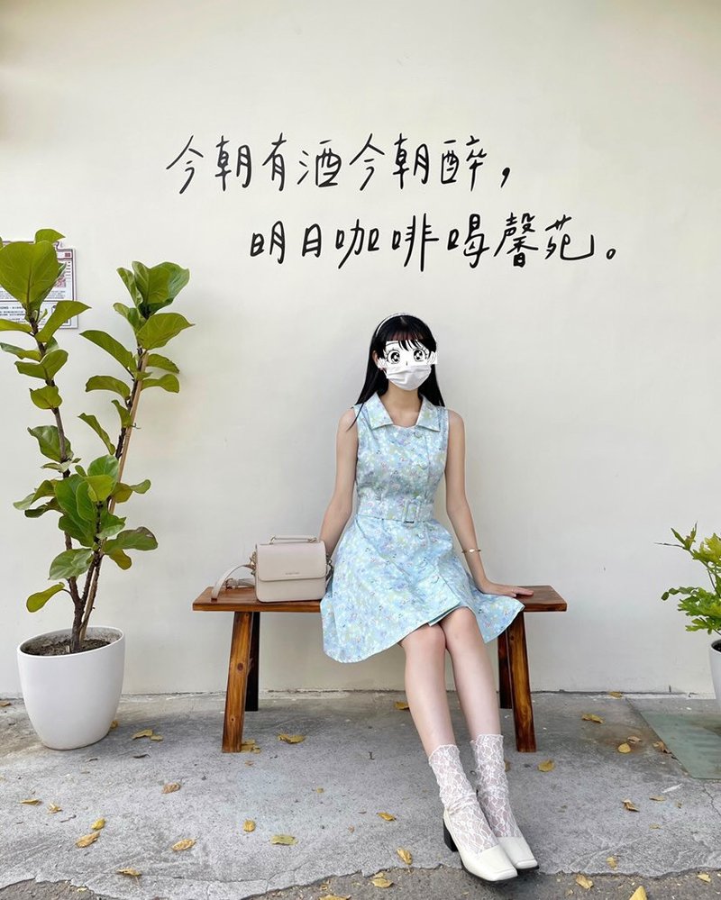 【露台上的波麗】 特務P 軍裝排釦短洋裝 北海道 合谷色 - 洋裝/連身裙 - 其他材質 藍色