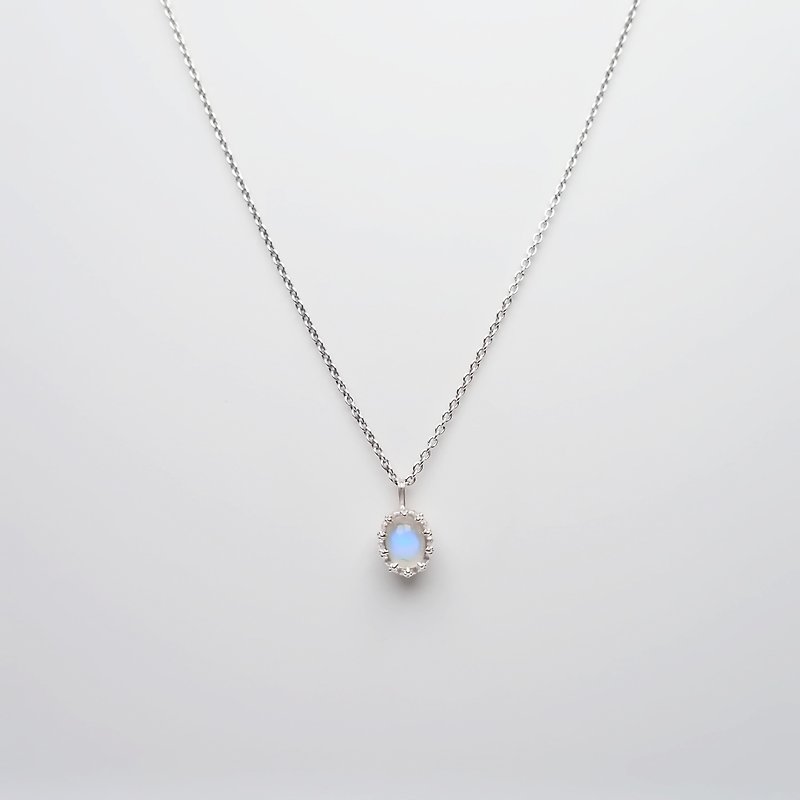 Moonstone Crown Necklace 925 Sterling Silver Necklace - สร้อยคอ - เงิน ขาว