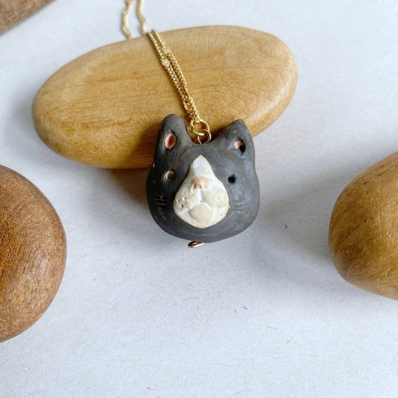 Tuxedo cat necklace / handmade ceramic - 項鍊 - 陶 黑色