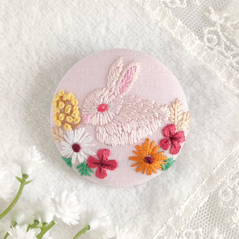 Embroidered rabbit and flower brooch or embroidered hair tie - Brooches - Cotton & Hemp Pink