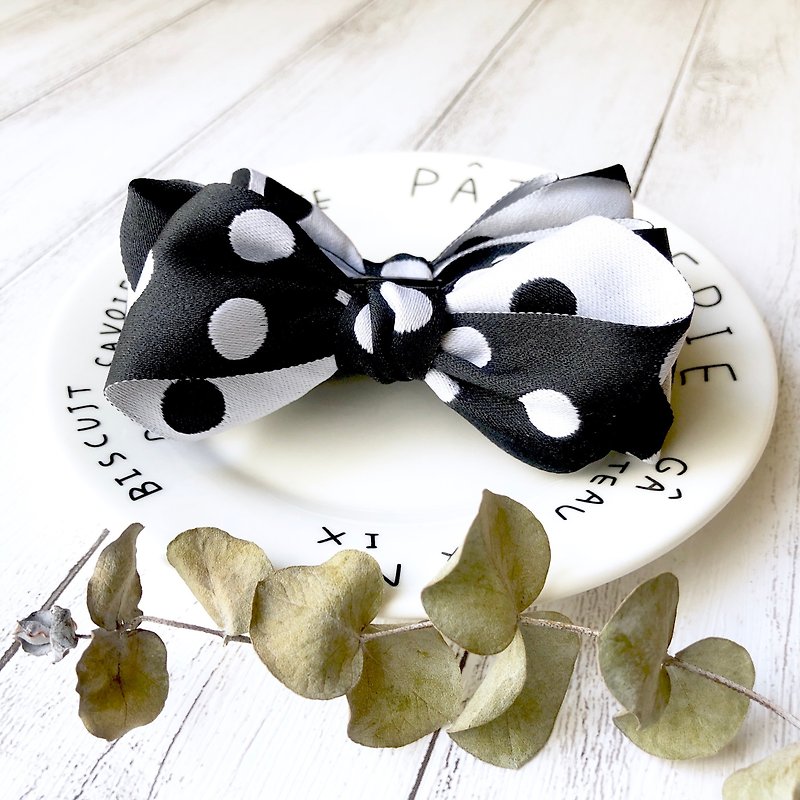 Water jade dot ribbon intersection clip / black + white - Hair Accessories - Other Materials Black