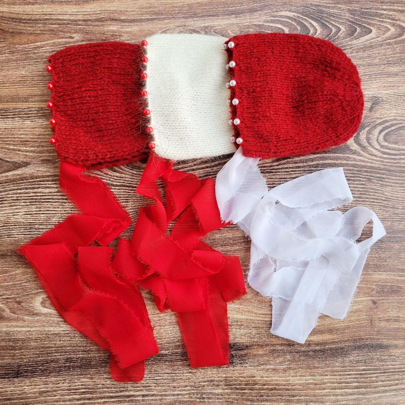 Newborn Red Green bonnets, Christmas Photo props. - 嬰兒手鍊/飾品 - 羊毛 紅色