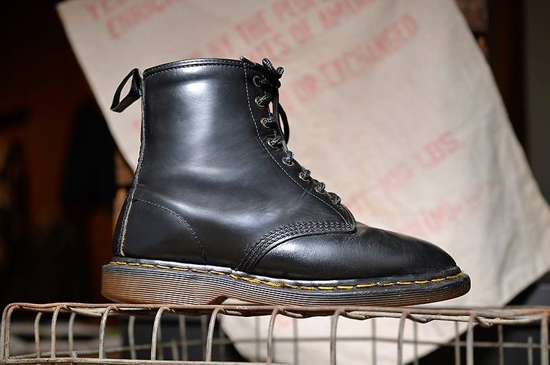 Vintage British black Dr. Martens boots 8 holes - Men's Boots - Genuine Leather Black