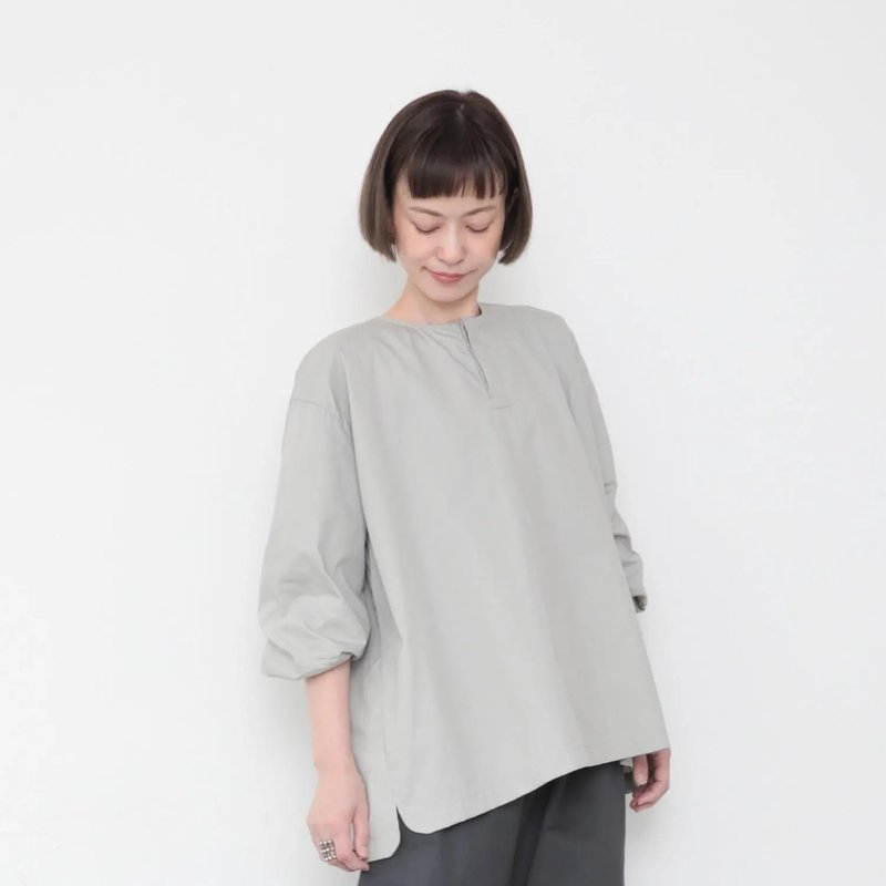 OMAKE.jp 藏釦澎袖百摺衫MocBlouse 灰 - 女上衣/長袖上衣 - 棉．麻 灰色