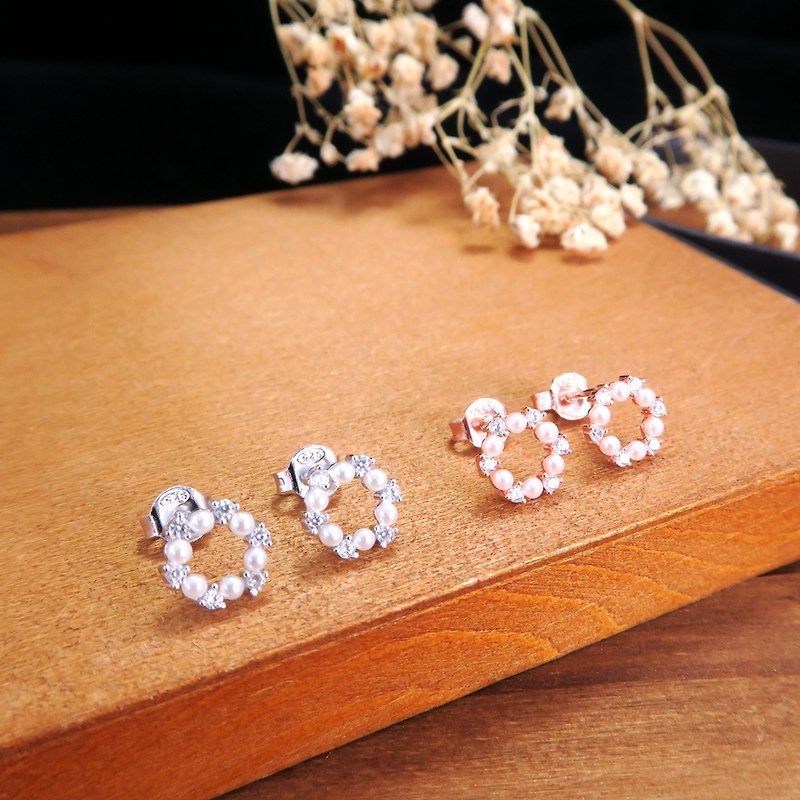 Small Pearl Garland Circle Sterling Silver Earrings (2 Colors Available - White K Gold / Rose Gold) - ต่างหู - เงินแท้ สีเงิน