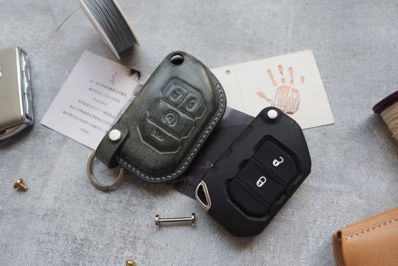 吉普JEEP/牧馬人Wrangler車鑰匙套 純手工牛皮 客製化禮物 刻字 - 鑰匙圈/鑰匙包 - 真皮 多色