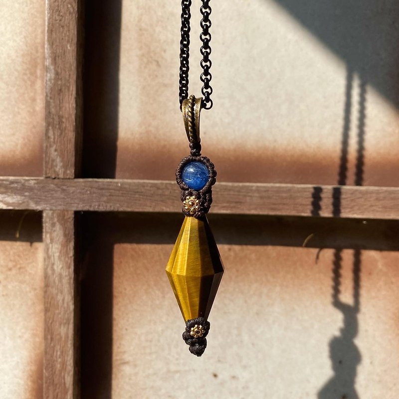 【Lost And Find】Natural stone fox necklace - Necklaces - Gemstone Gold