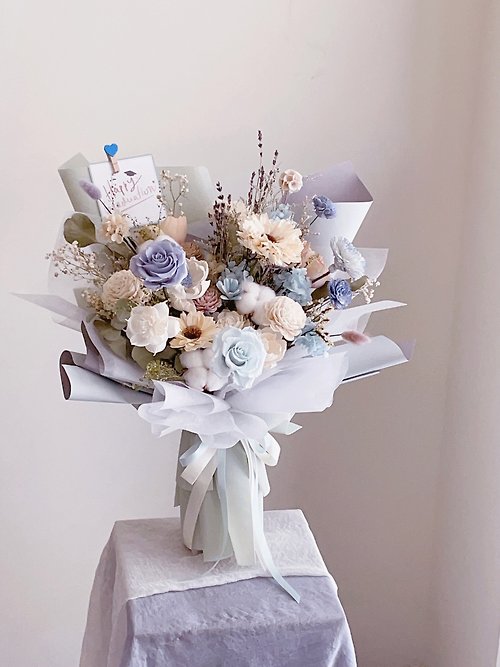 Dried flowers without withering] Blue, white and gray texture natural wind  bouquet - Shop Amanda Floral Design Other - Pinkoi