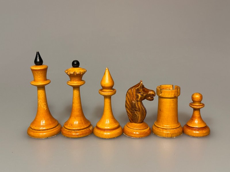 Latvian / Morofvian chess set 1963 to 1970 - 桌遊/牌卡 - 木頭 橘色