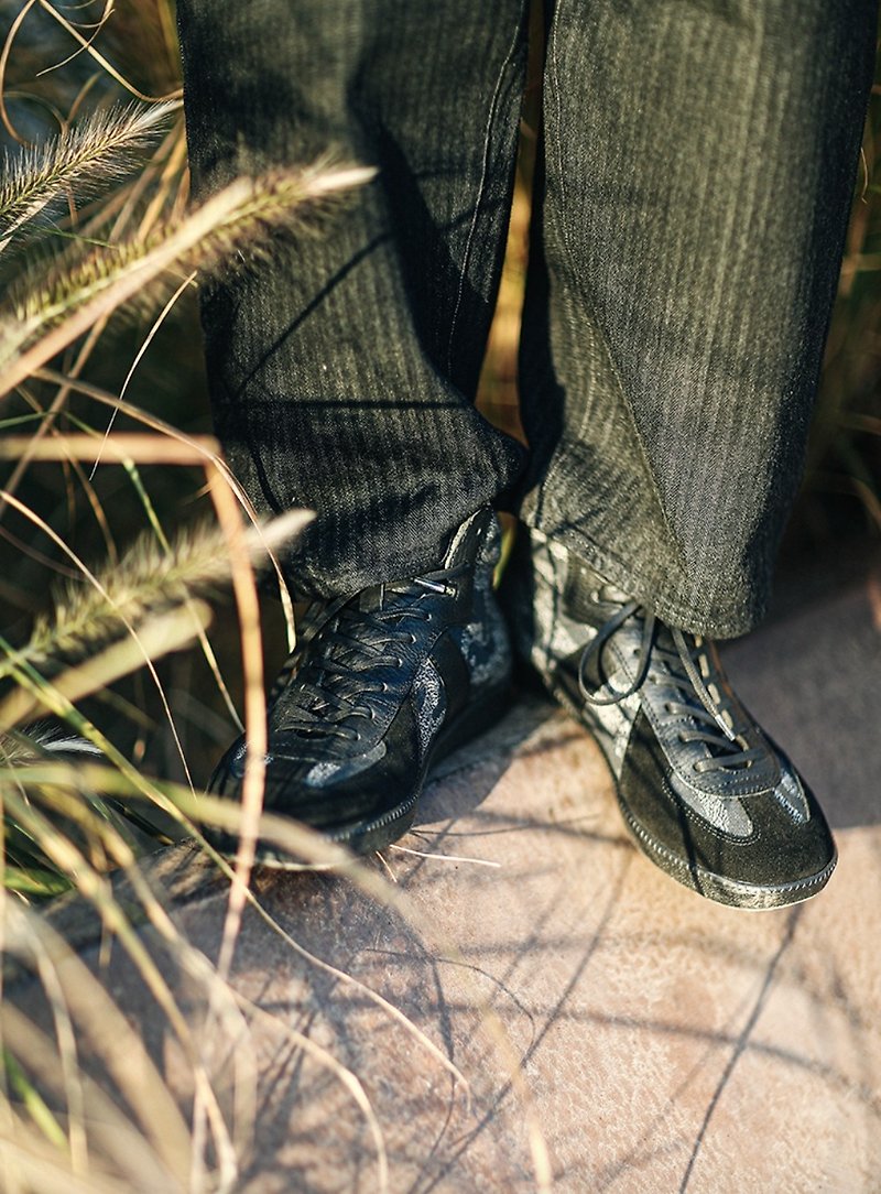 by Milkbeard Retro German Training Shoes Camouflage Leather Hiking Shoes - รองเท้าลำลองผู้ชาย - วัสดุอื่นๆ หลากหลายสี