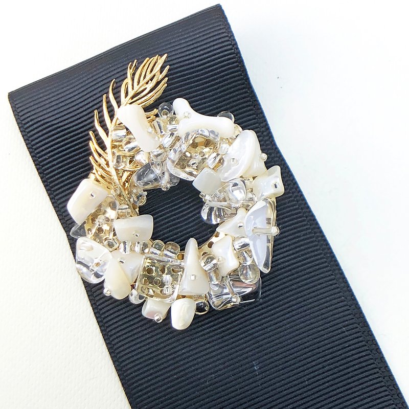 Exquisite - Japanese Style Brooch【Natural Shells& Crystal】I【Valentines Day Gift】 - Brooches - Shell Gold