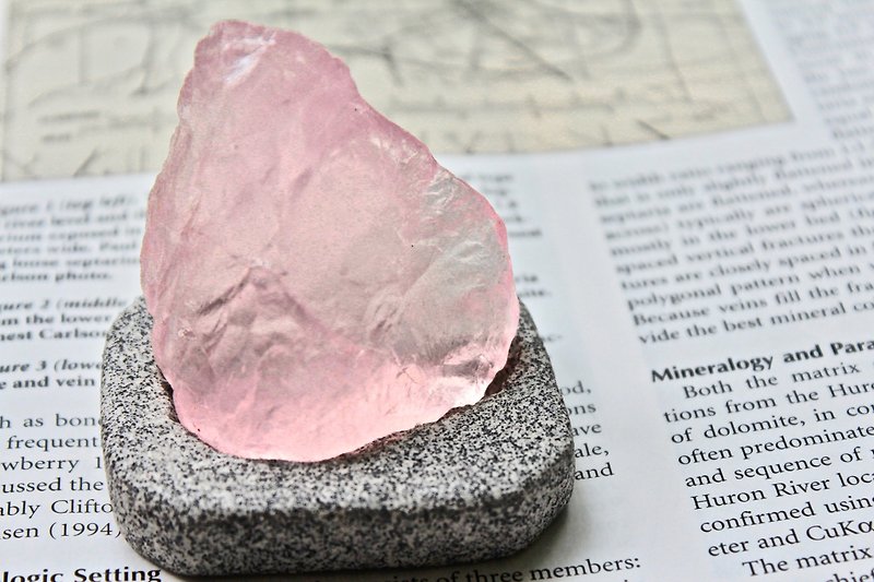 Shishi SHIZAI - Pink Crystal ore with base - Items for Display - Gemstone Pink
