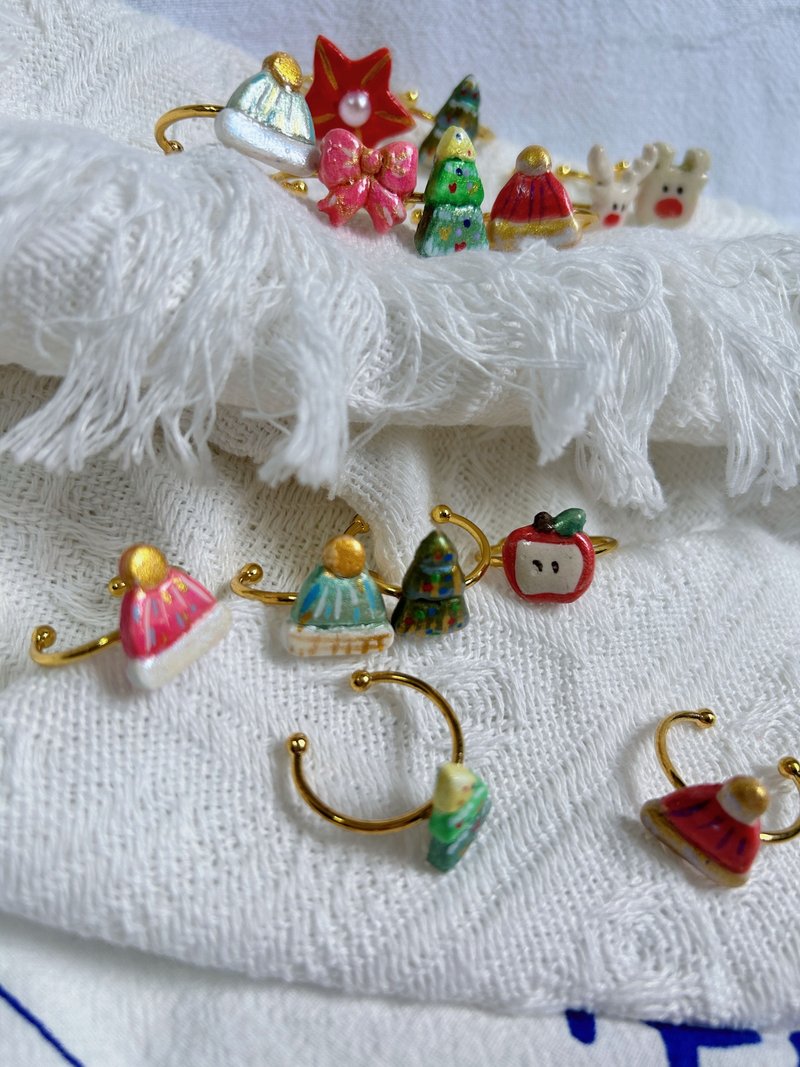 【手作溫度】聖誕迷你黏土戒指 | 可愛聖誕帽/樹/蘋果 | 輕量設計 - 戒指 - 其他材質 