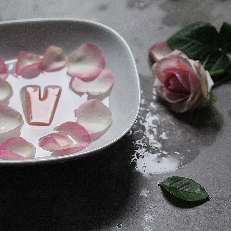 英文字母手工皂-玫瑰天竺葵 粉紅色 - 肥皂/手工皂 - 其他材質 粉紅色