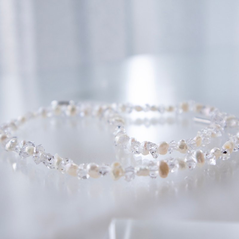 【Pearls and crystals】 Clear necklace/brilliance doubles the glamour. - Necklaces - Pearl White