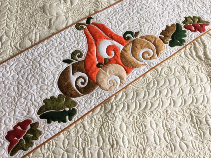 Quilted Thanksgiving table runner, Pumpkins bed topper, Leaves quilt, Halloween - Place Mats & Dining Décor - Cotton & Hemp Multicolor