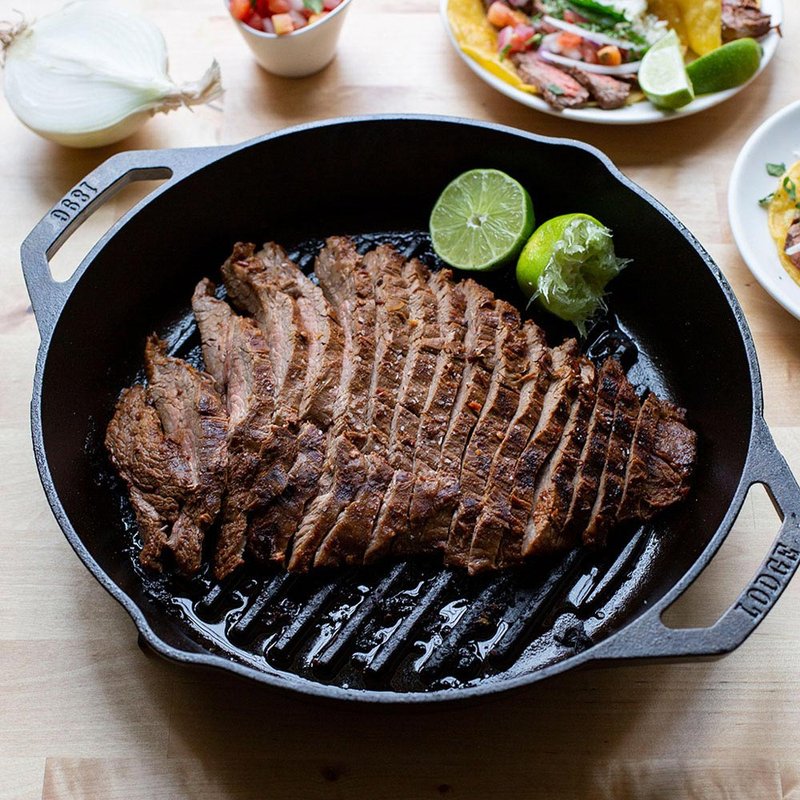 美國LODGE 美國製雙耳圓形鑄鐵橫紋煎烤鍋-32cm - 鍋子/烤盤 - 其他金屬 黑色