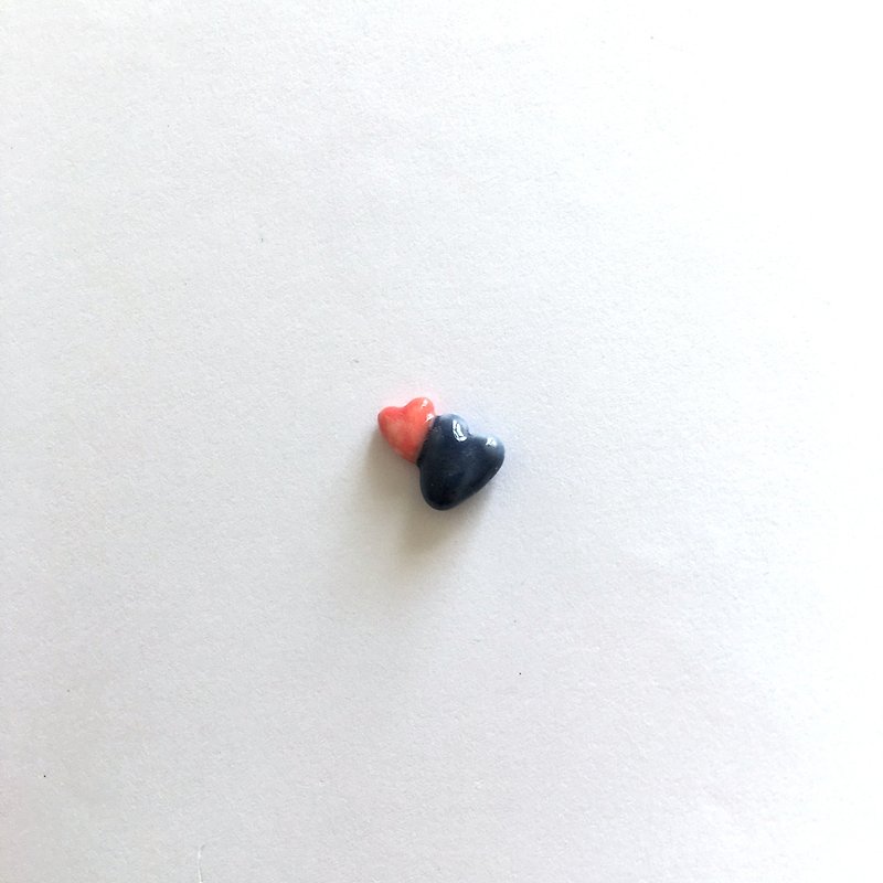 石下 紅藍色心形陶瓷耳環 一枚  附s925純銀耳針 - 耳環/耳夾 - 瓷 多色