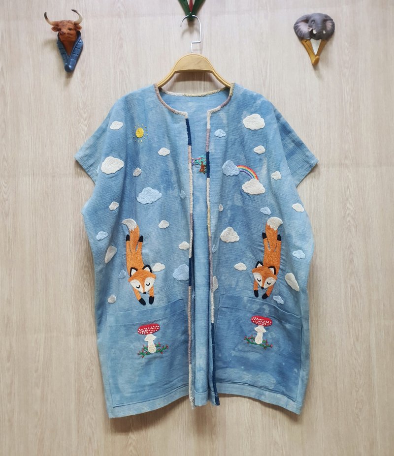 手工刺繡開衫、狐狸、松樹、雲 - 女大衣/外套 - 繡線 藍色
