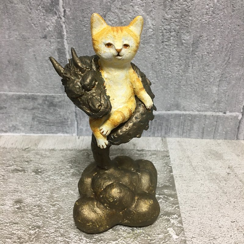 A cat loved by a dragon - Stuffed Dolls & Figurines - Clay Gold