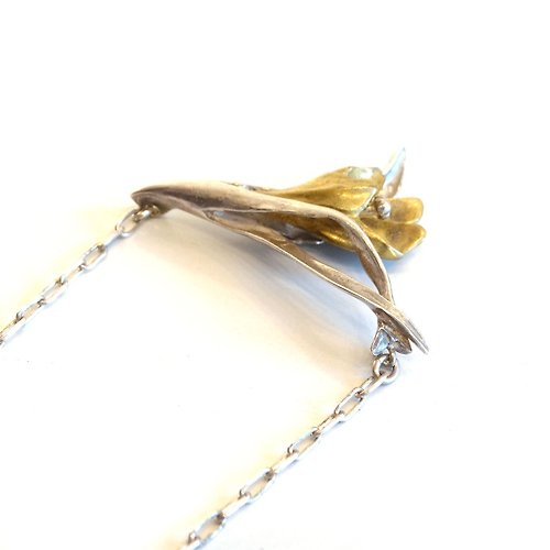 Vintage lily design silver necklace