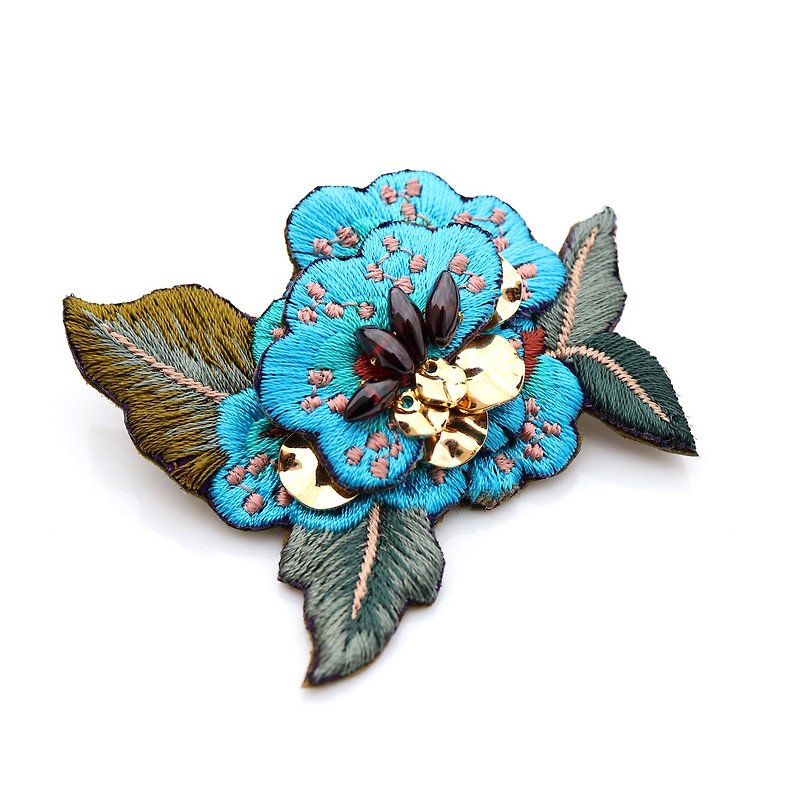 Customized new point embroidery blue out of blue brooch pendant dual-purpose - เข็มกลัด - งานปัก สีน้ำเงิน