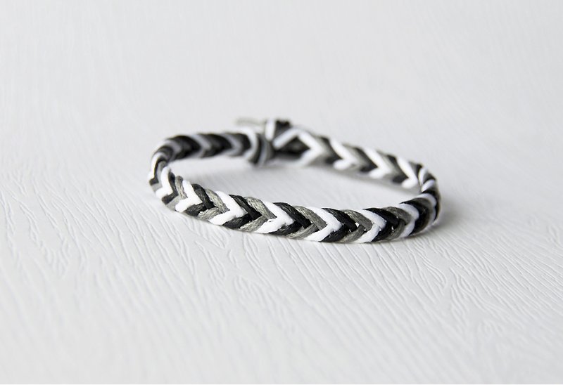 From shallow to deep-fine version gradually black / hand-woven bracelet - Bracelets - Other Materials Black