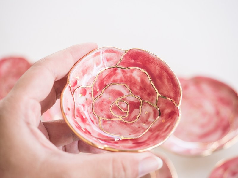 Rose Plate (s) - 花瓶/花器 - 陶 紅色